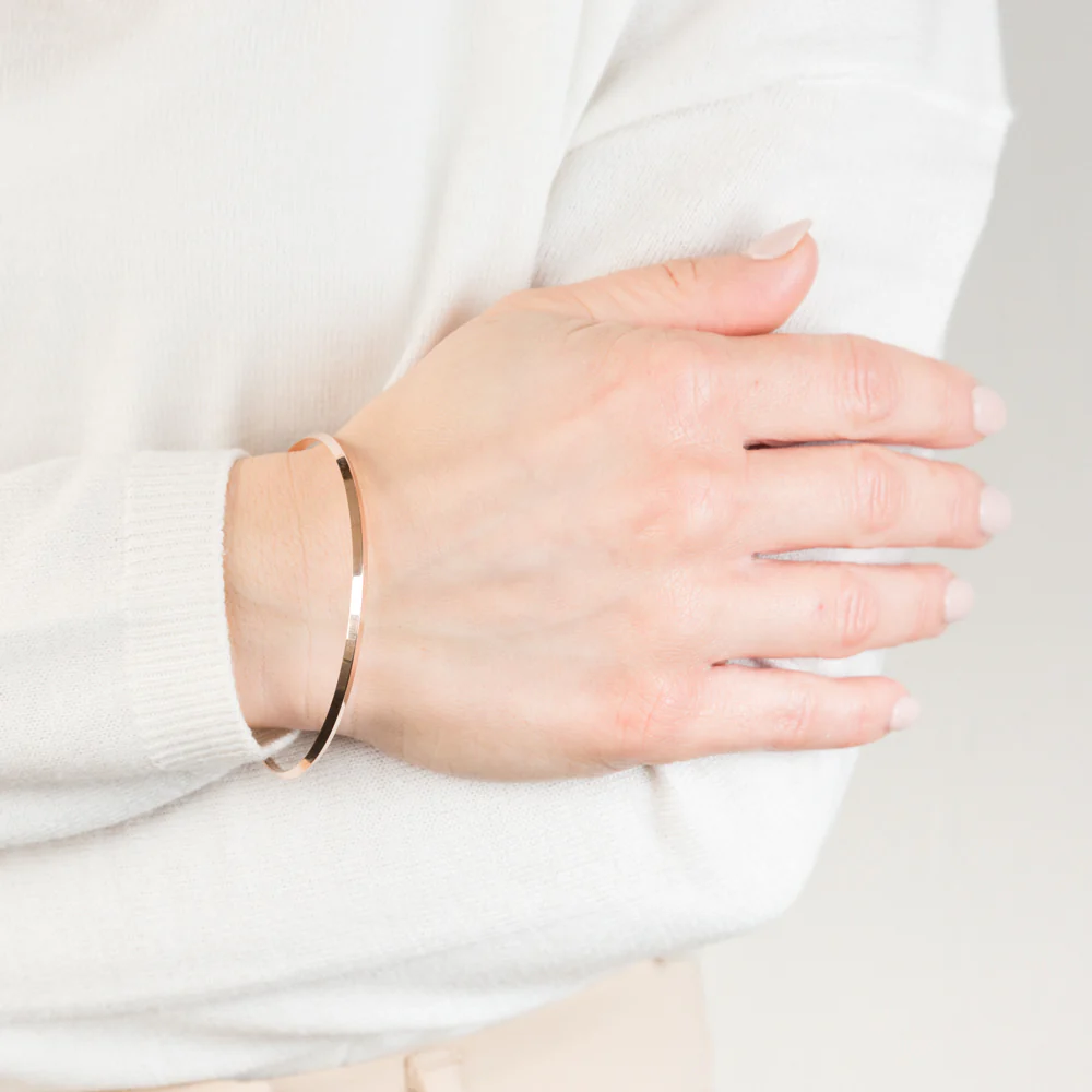 9ct Rose Gold Knife Edge Pattern Bangle - Image 2