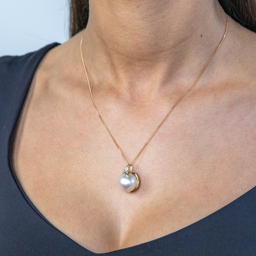 9ct Yellow Gold Golden Pearl and Diamond Pendant - Image 3