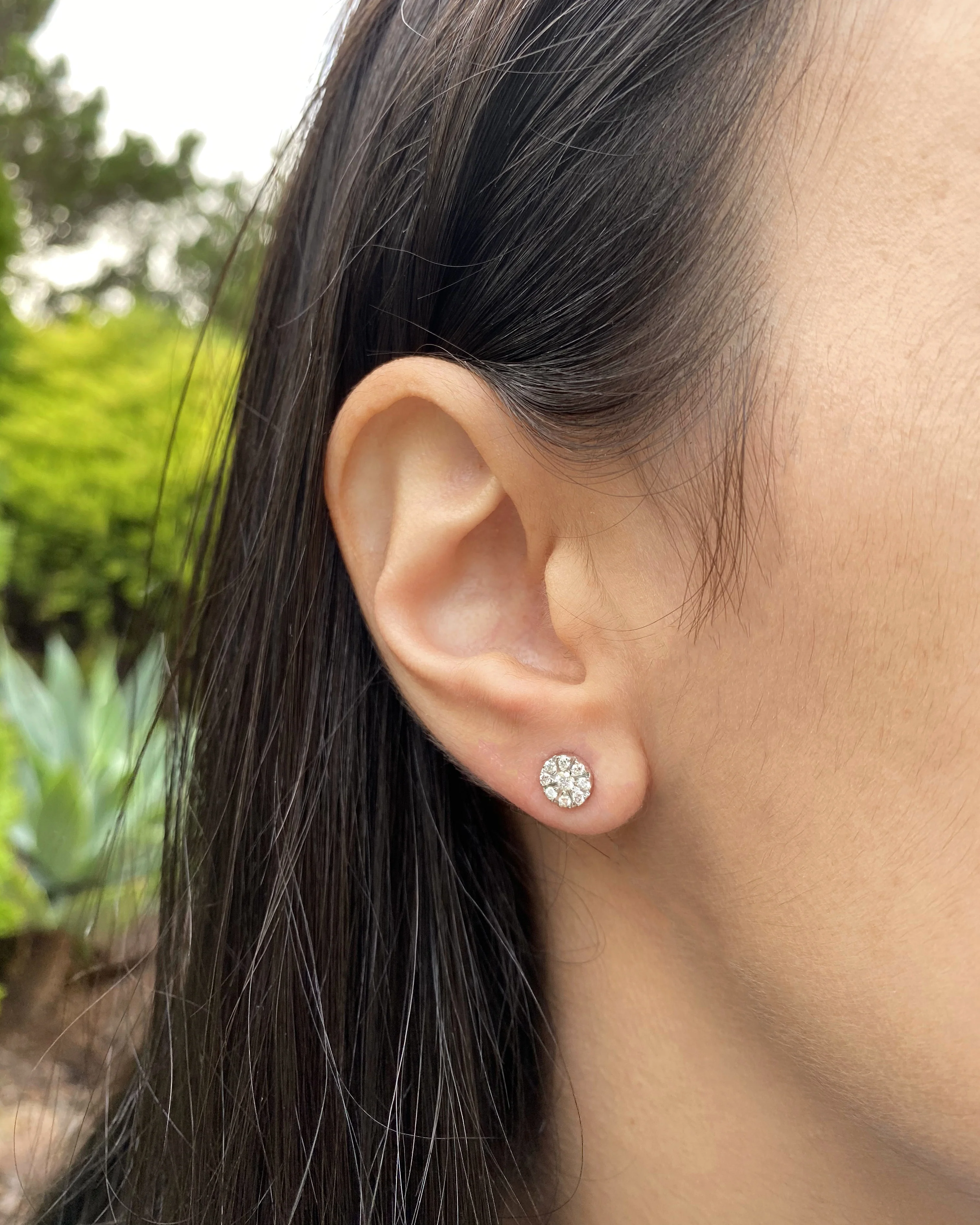 Luminesce Lab Grown 9ct White Gold 1/3 Carat Diamond Stud Earrings with 18 Diamonds - Image 3