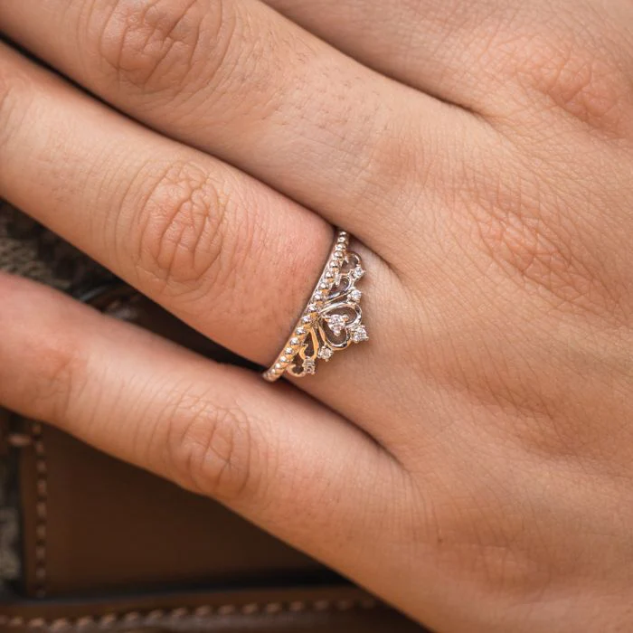 Sterling Silver Cubic Zirconia Heart Crown Ring *Resize 1-2 Sizes* - Image 3